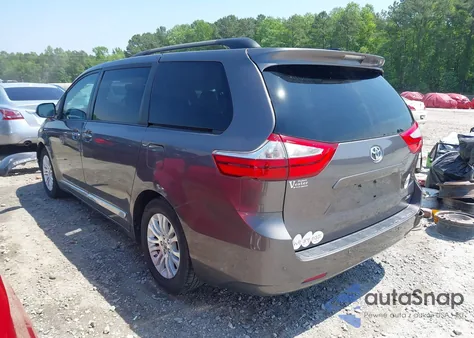 2015 Toyota Sienna Xle Premium 8 Passenger z USA, uszkodzony, nr VIN 5TDYK3DC2FS659691